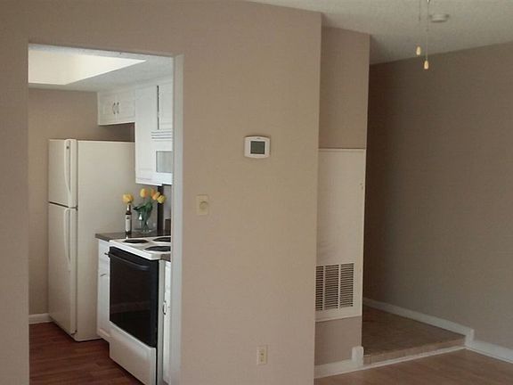 DINING TO KITCHEN ENTRYWY / updated unit