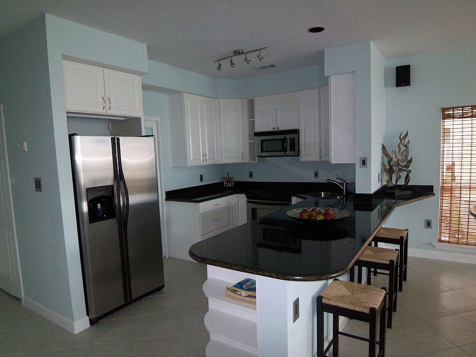 2nd image of 979 Marina Dr