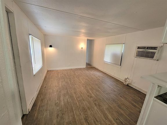 2nd image of 442 Dawson St #7