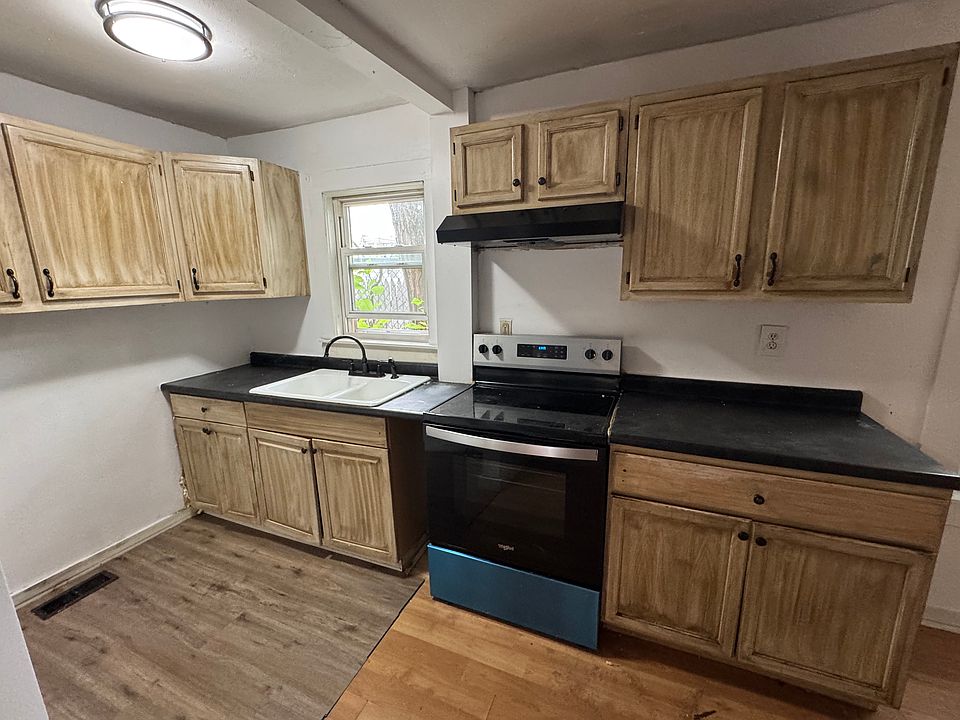 1st image of 64 1/2 Ash St #1