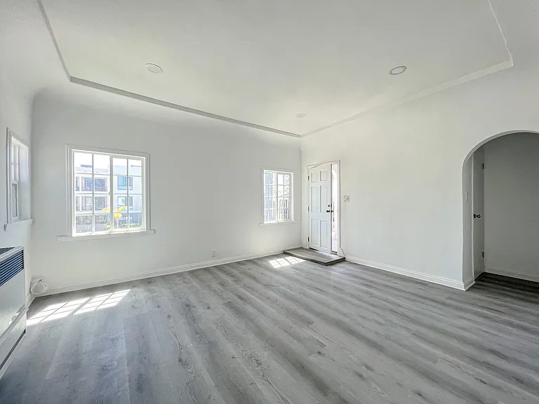 1529 S Orange Grove Ave #1/2 — Photo 2