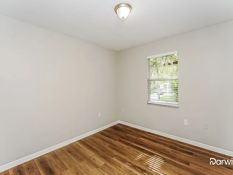230 N Salisbury Ave — Photo 13