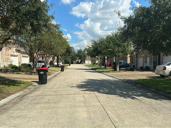 4th image of 10351 Solitaire Cir