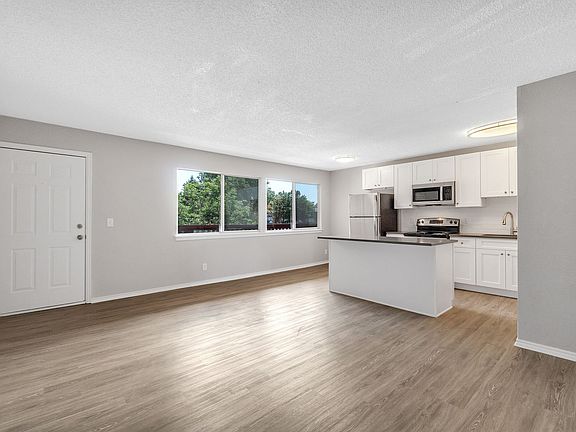 2nd image of 7 Cantril St APT D