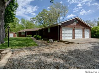 404 Woodbine Rd, Taylorville, IL 62568