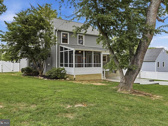 4th image of 48 Fenway Dr