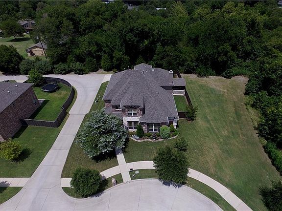 4th image of 15986 Willowbrook Ln