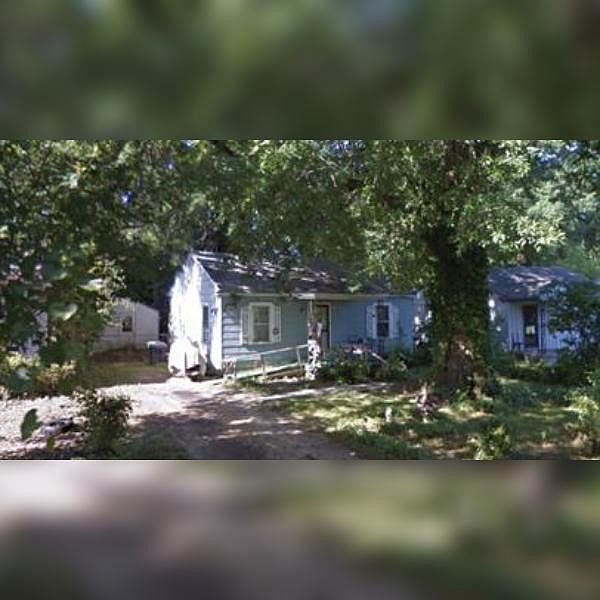 2nd image of 1989 Dupont Ave