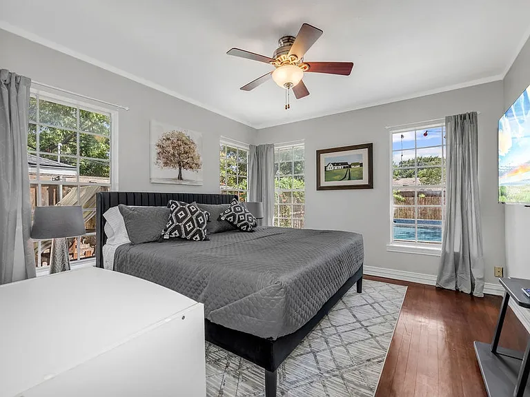 2240 Lawndale Dr — Photo 27