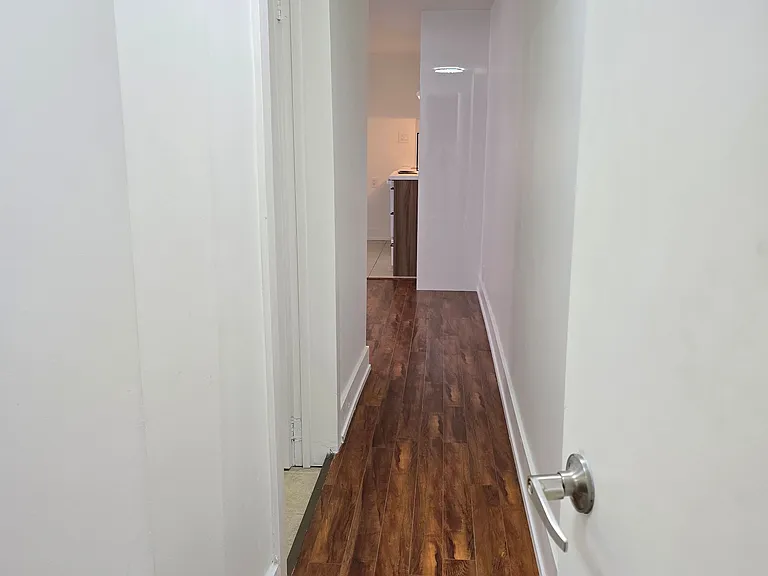 2886 Lake Shore Blvd W #1 — Photo 4