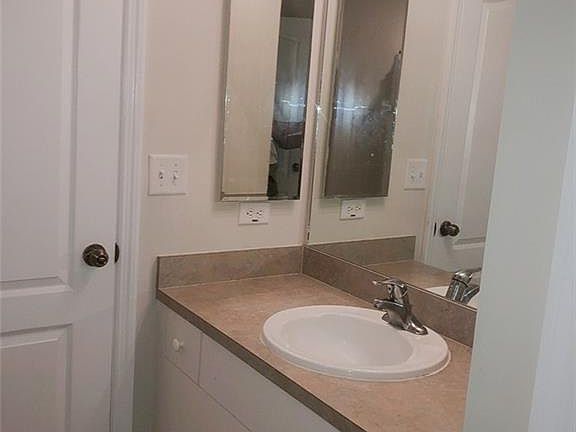 5th image of 3517 NE 17th Pl