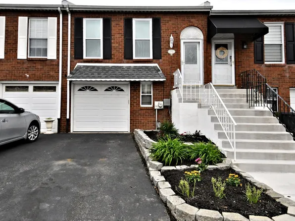 10720 E Pelle Cir, Philadelphia, PA 19154