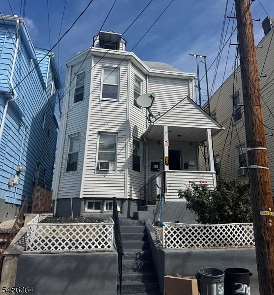 1st image of 124 Albion Ave