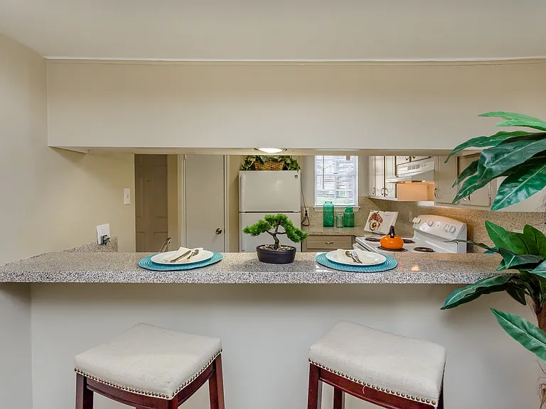 Las Velas at Hillcroft Apts. — Photo 6