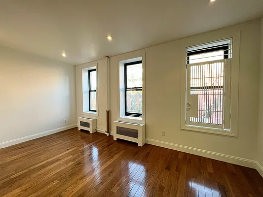 Rented by Compass | media 7