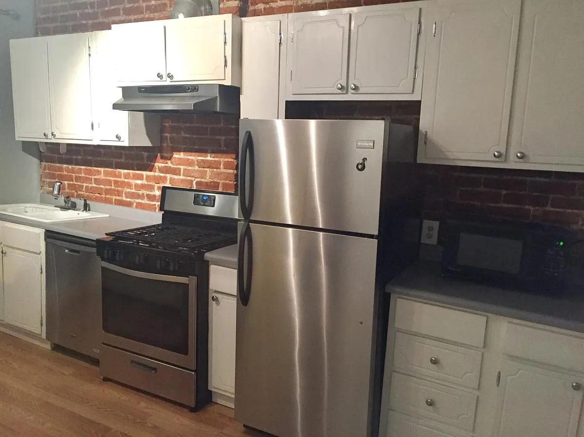 2 bed, 850 sqft, $2,600 — Photo 2