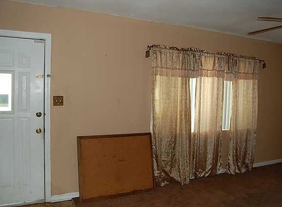 4th image of 105 Pineda Ave