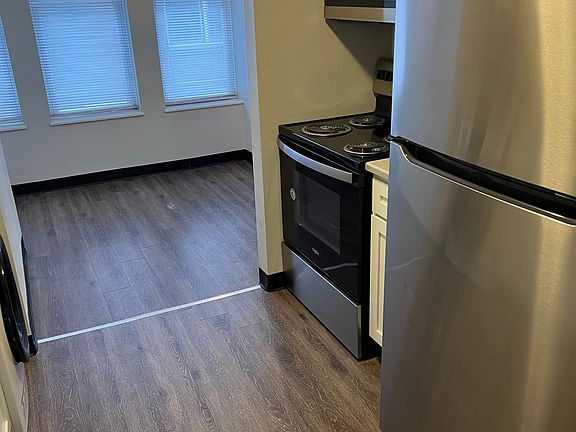 Kitchen into breakfast room