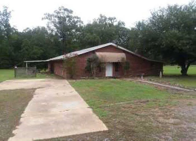 1661 Highway 79 S — Photo 1