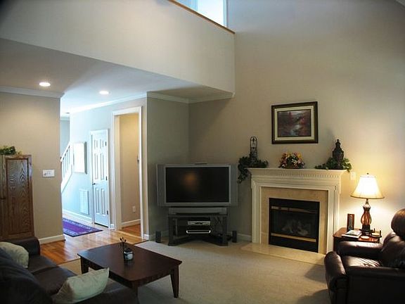 LIVING ROOM W/GAS FP