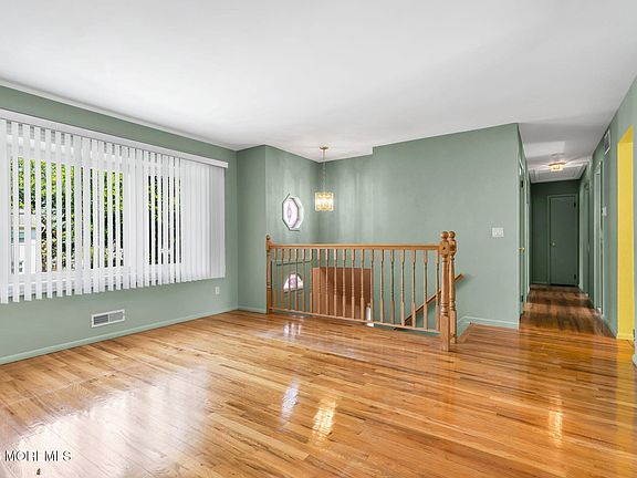 3rd image of 129 Poplar Way