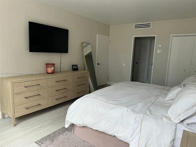 5700 Collins Ave #3C — Photo 11
