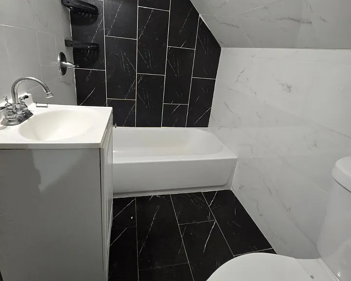 1058 Anna St #3L — Photo 6