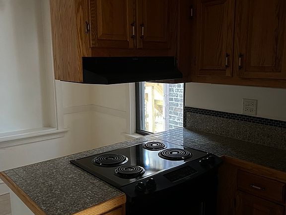 4th image of 2129 N Winchester Ave #1