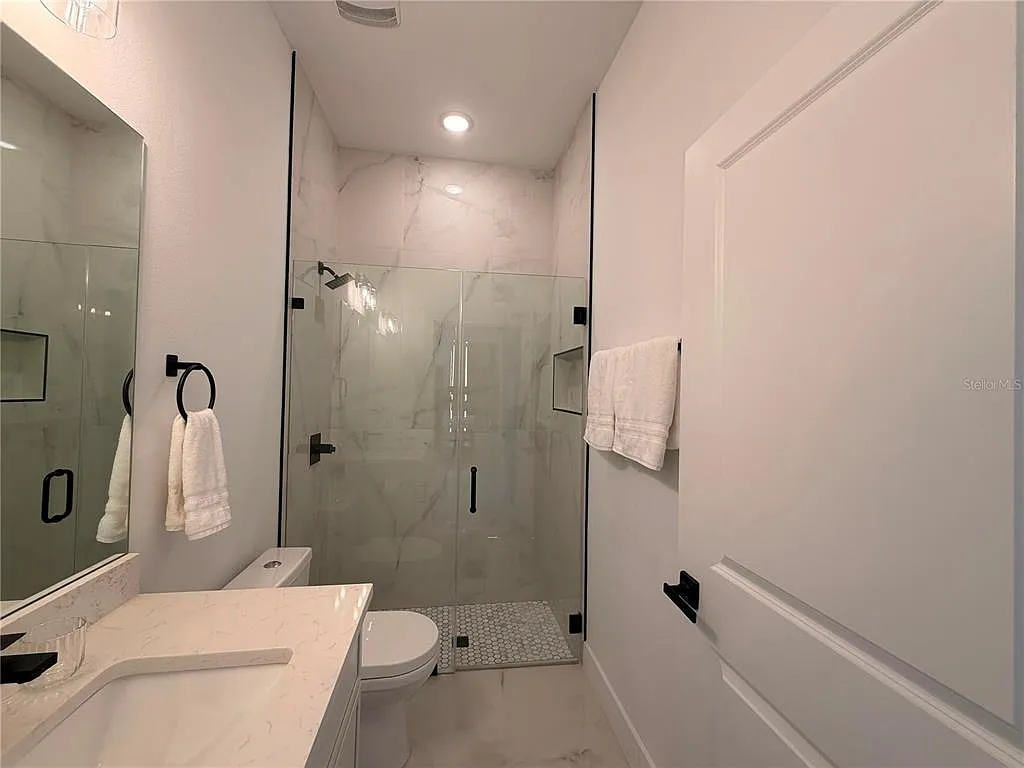 3 bed, 2.0 bath, 1662 sqft, $4,000 — Photo 3