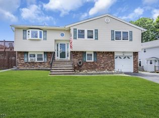 10 Walton Way, Hopatcong, NJ 07843