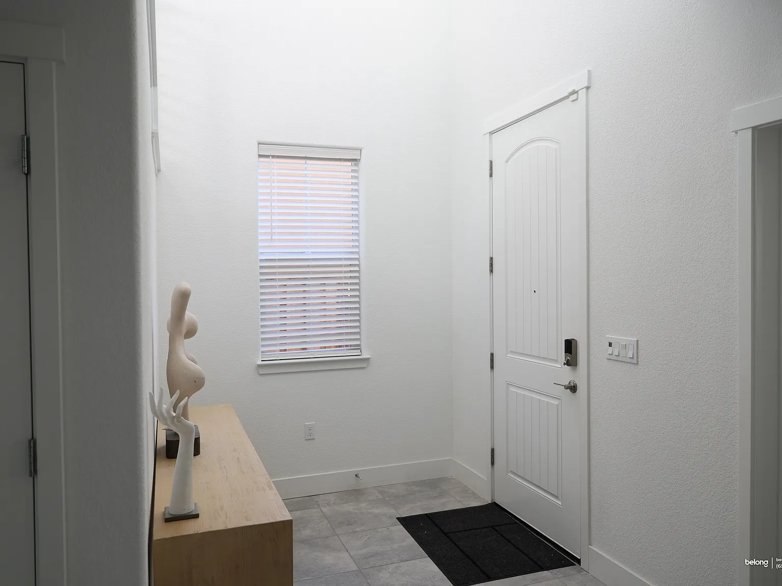 5 bed, 3.5 bath, 2734 sqft, $4,595 — Photo 3