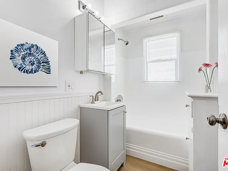 963 N Doheny Dr #1/8 — Photo 5