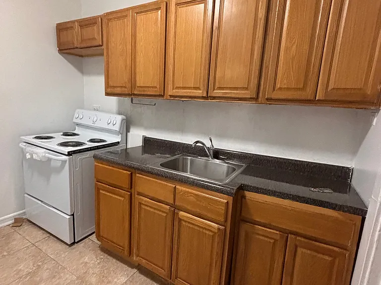 124 Fort George Ave #E — Photo 1