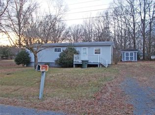 713 Dacur St, Eden, NC 27288