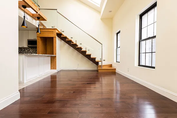 Rented by Smart City Real Estate LLC | media 16