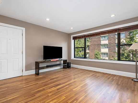5th image of 1353 W Fargo Ave APT 1E