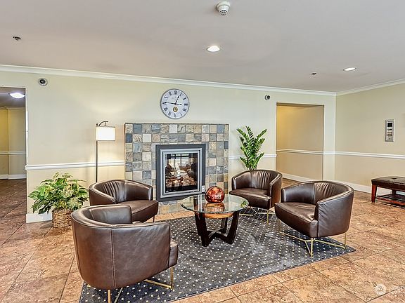 3rd image of 1015 Railroad Avenue #411