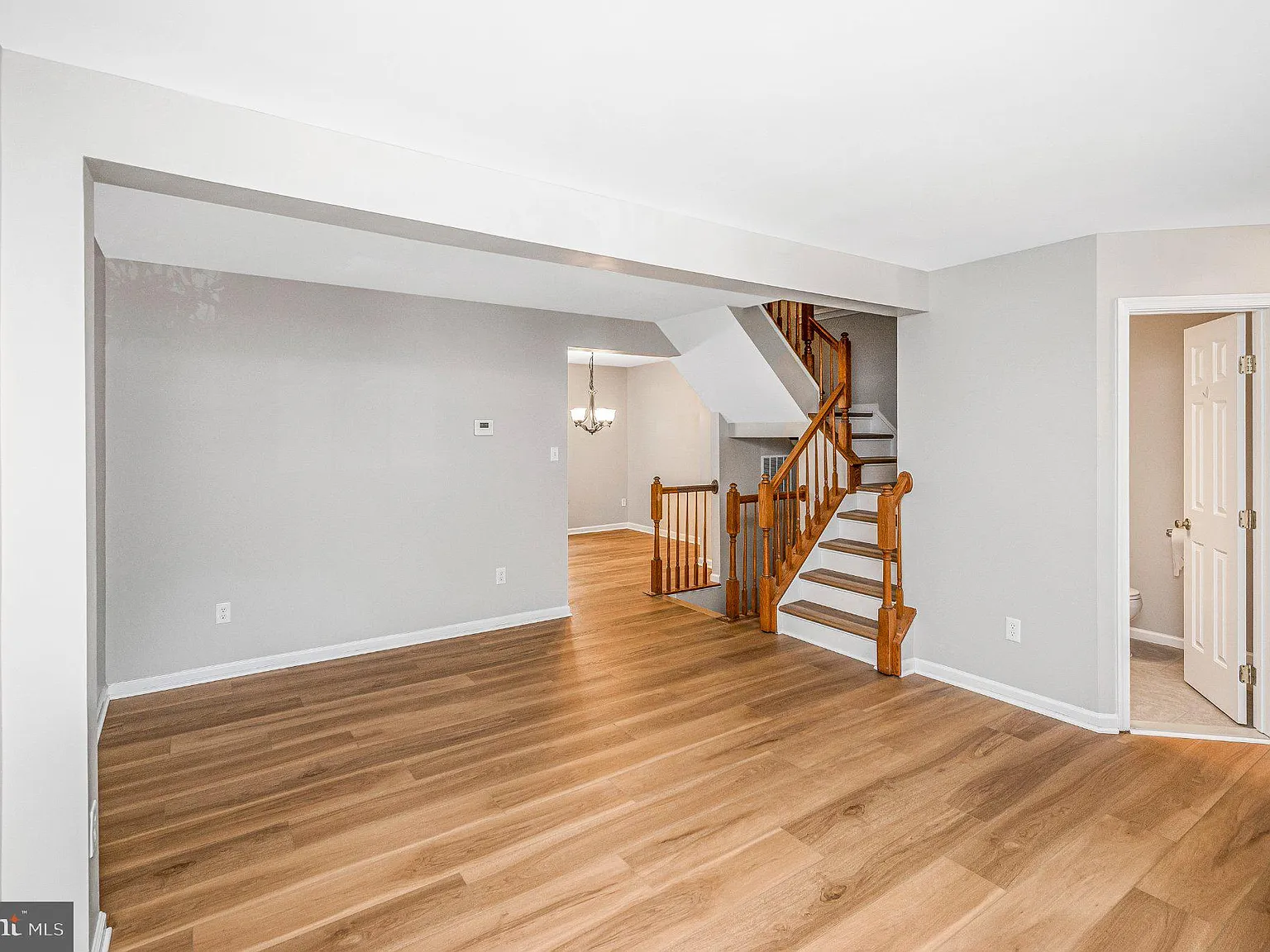 4 bed, 3.5 bath, 2464 sqft, $2,500 — Photo 2