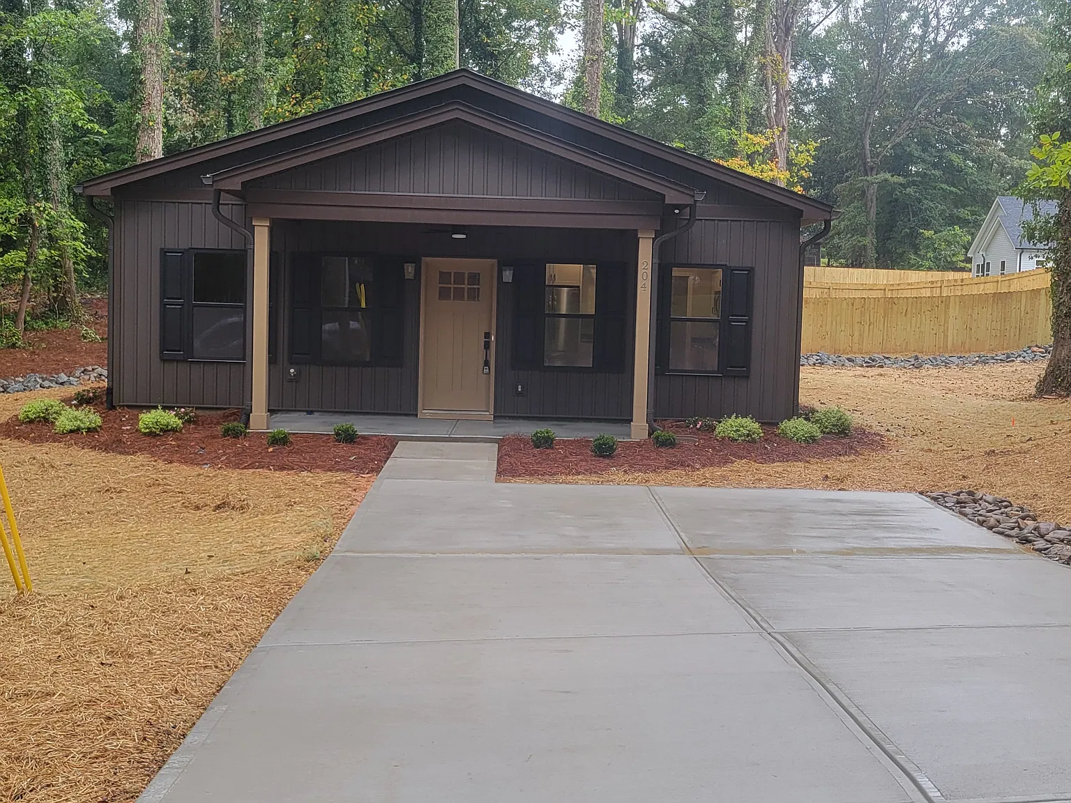204 E Poplar St — Photo 2