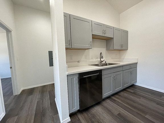 4th image of 920 Shoofly St #E6