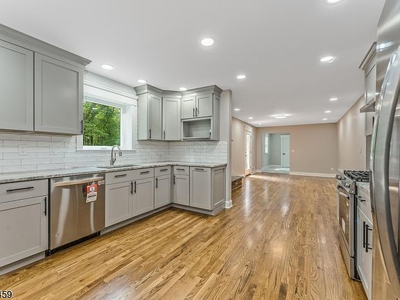 2nd image of 56 Mountainside Rd