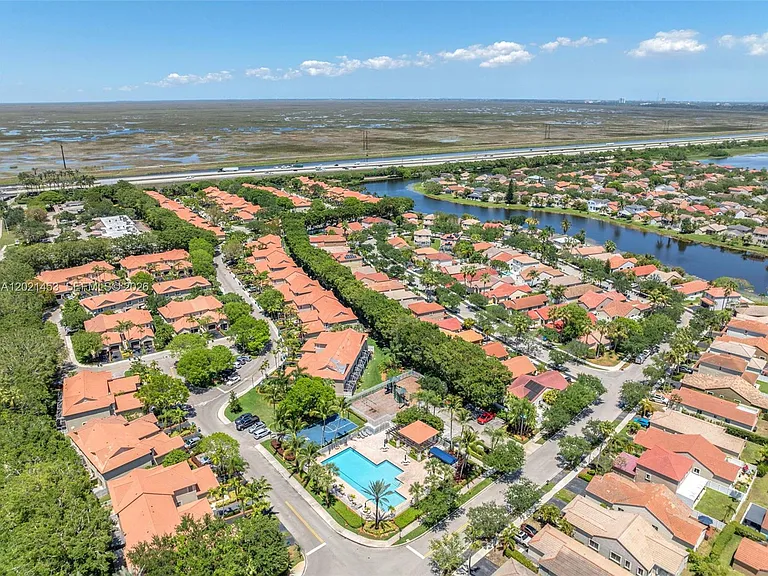 800 Sorrento Dr #2 — Photo 42