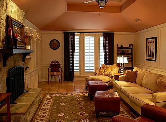 2nd image of 4128 Hideaway Ln