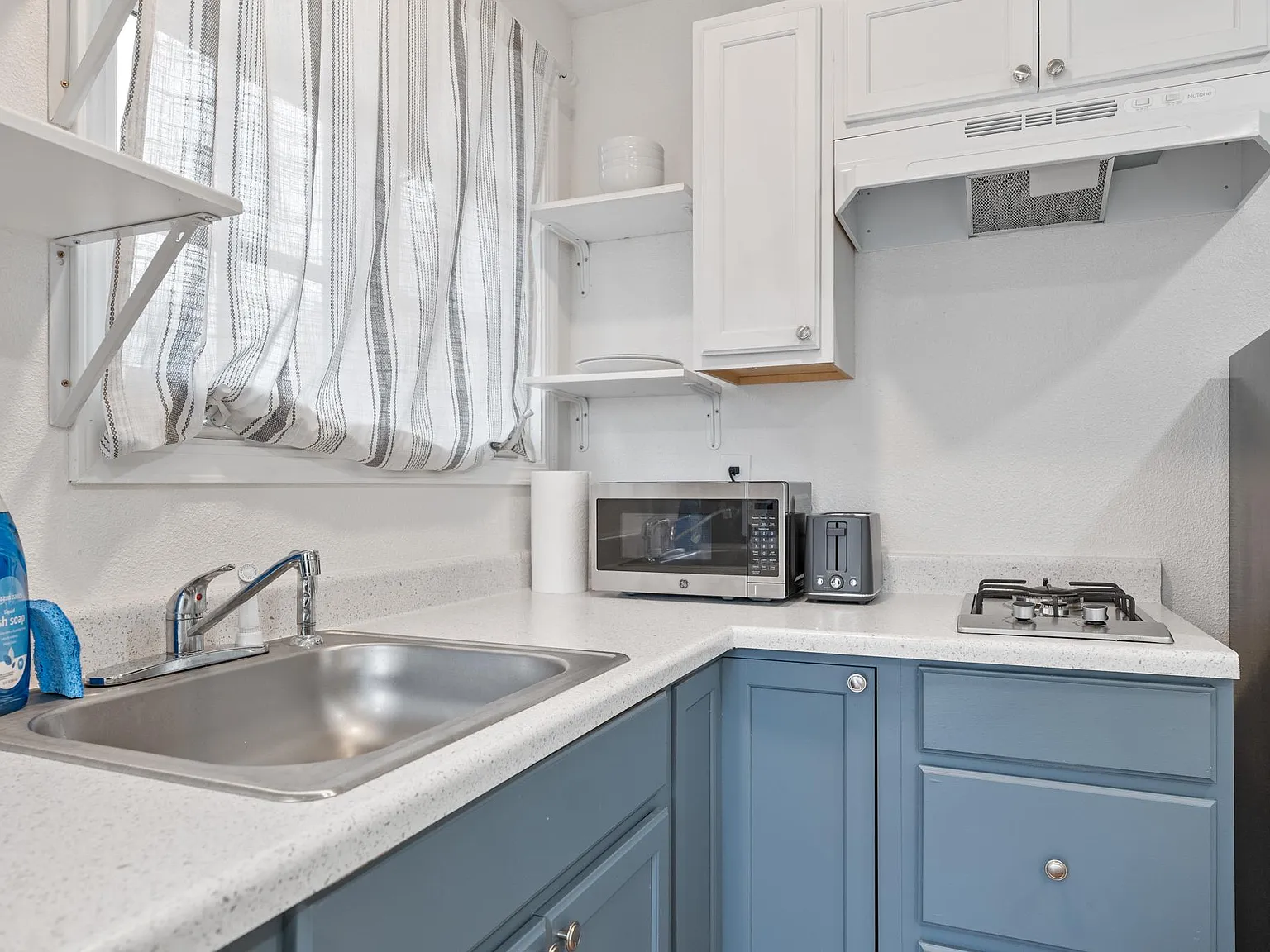 1 bed, 200 sqft, $2,195 — Photo 3