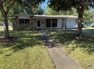 1721 Bonham Dr, Victoria, TX 77901