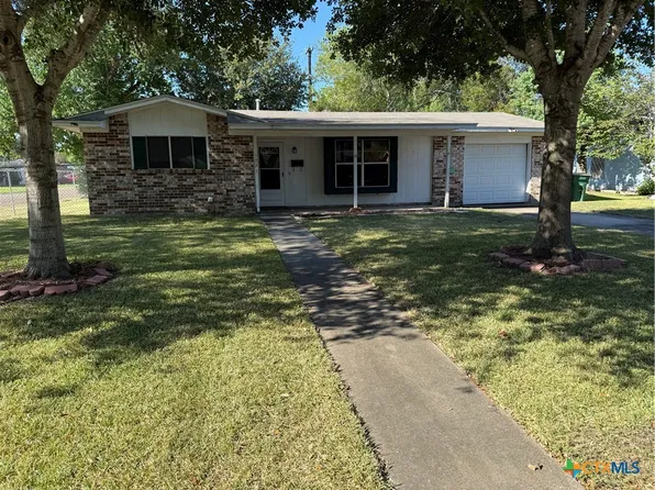 1721 Bonham Dr, Victoria, TX 77901