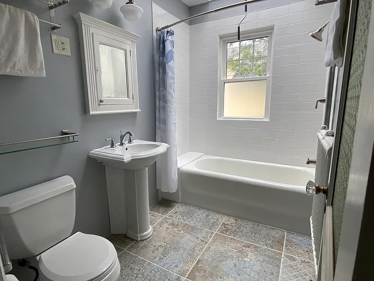 1626 Riverside Dr — Photo 10