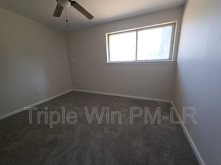1516 Gregory St — Photo 17