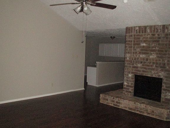 2nd image of 2610 Creekway Cir