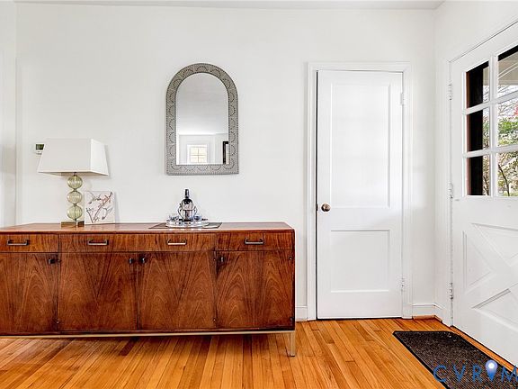 3rd image of 1807 Oakdale Ave